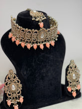 MODERN CHOKAR SET WITH TIKKA